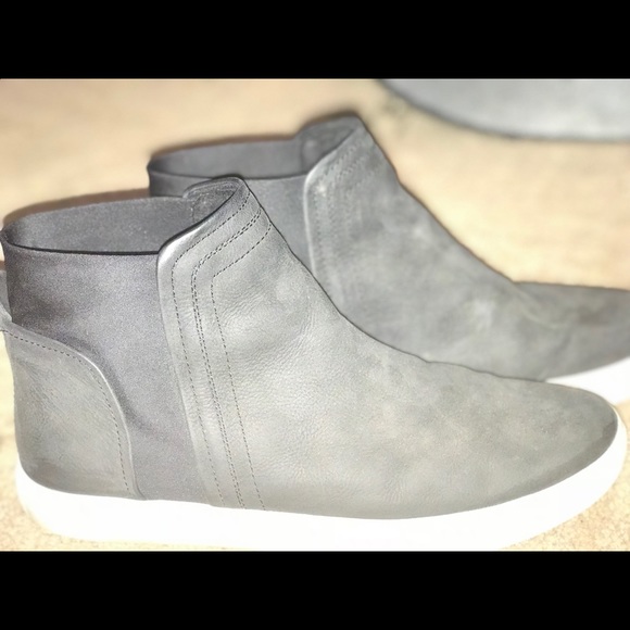 Kenneth Cole Slip Ons - Picture 4 of 4